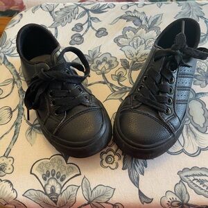 Classic Black Kids Sneakers. Size 11